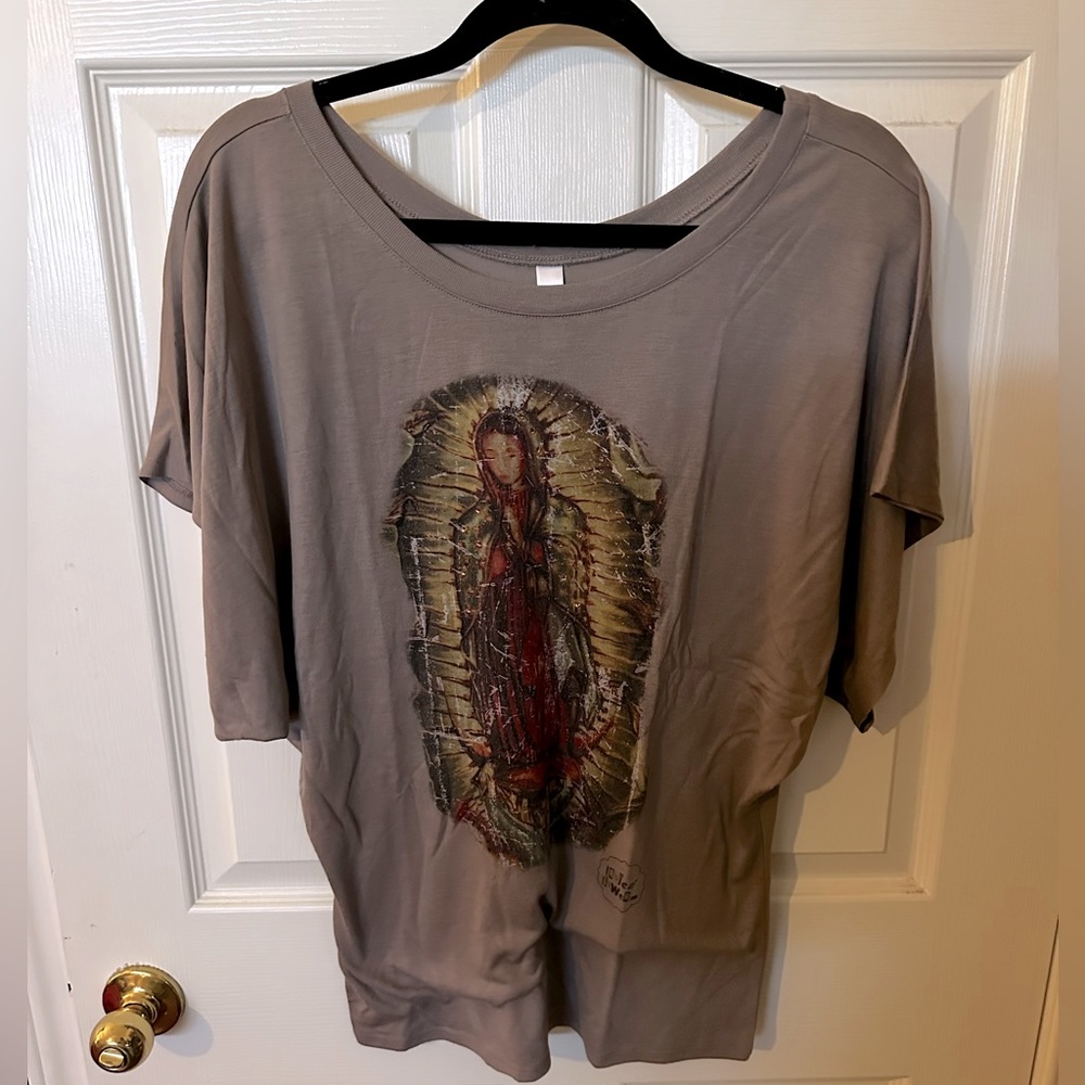 bella tee lady of guadalajara tapers down taupe color Size L